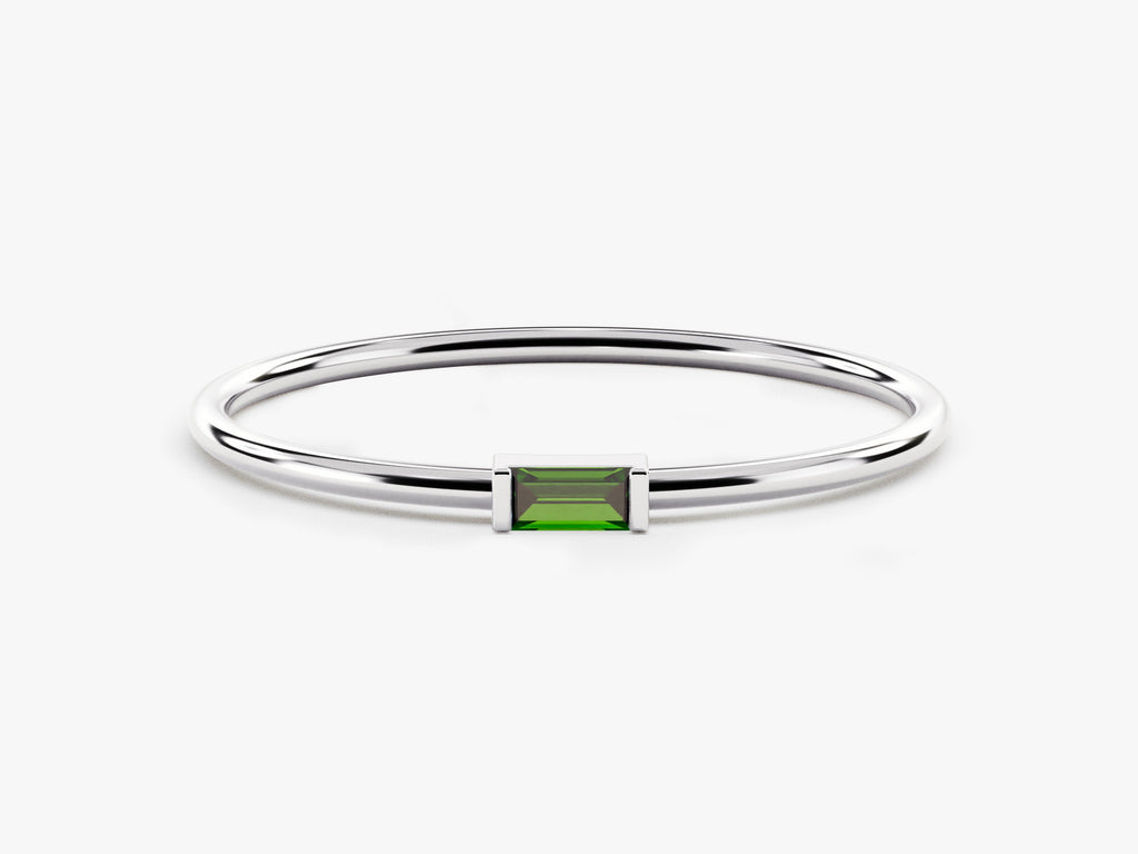 Solo Baguette Emerald Birthstone Ring
